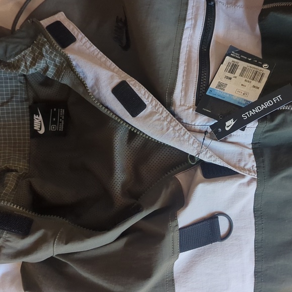 Nike NSW Utility Woven Cargo Hype Hike Jacket GREEN BLACK - Picture 3 of 6